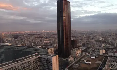Image illustrant l'article La Tour Montparnasse : Un Géant de Béton en Quête de Renaissance